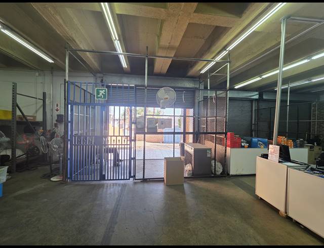3,434M² WAREHOUSE FOR SALE IN AMALGAM